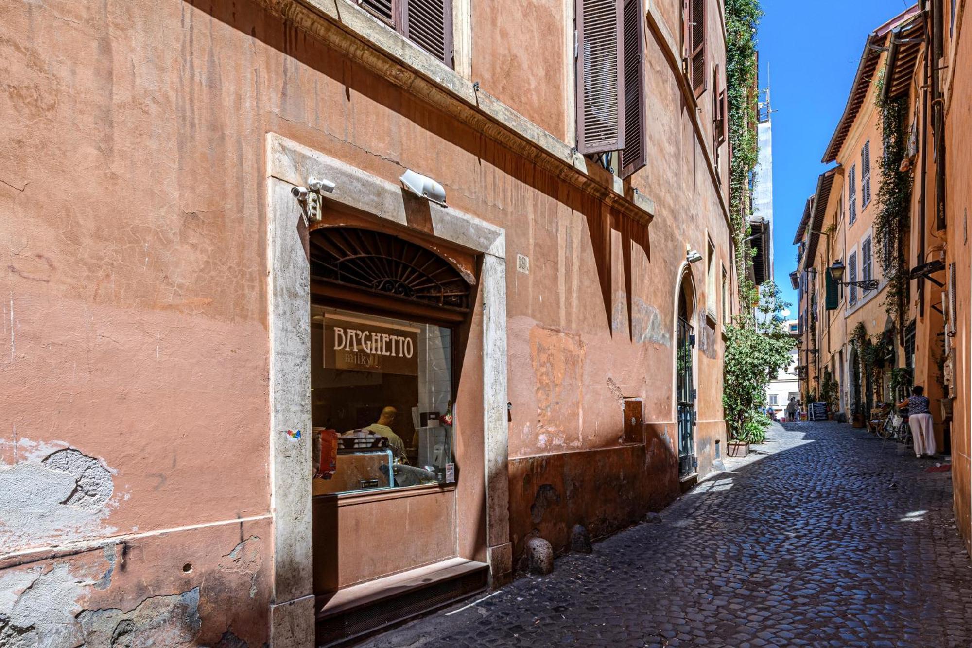 Bb Il Re Alla Reginella Guest House Roma Exterior foto
