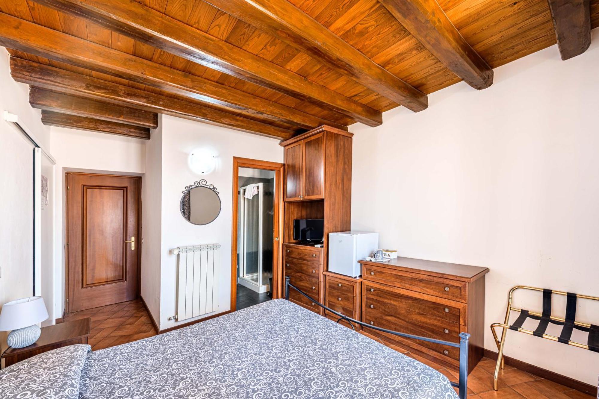 Bb Il Re Alla Reginella Guest House Roma Exterior foto